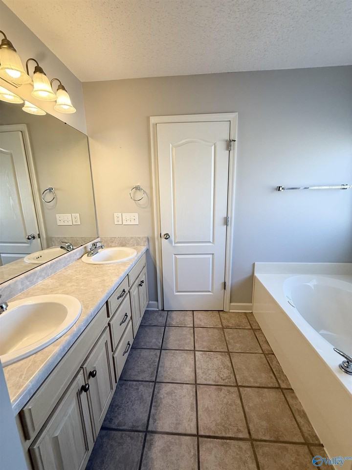 230 Bonaire Dr - Photo 7 of 12