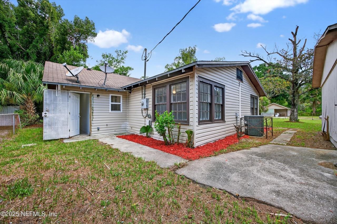 1011 Glencarin St - Photo 2 of 29