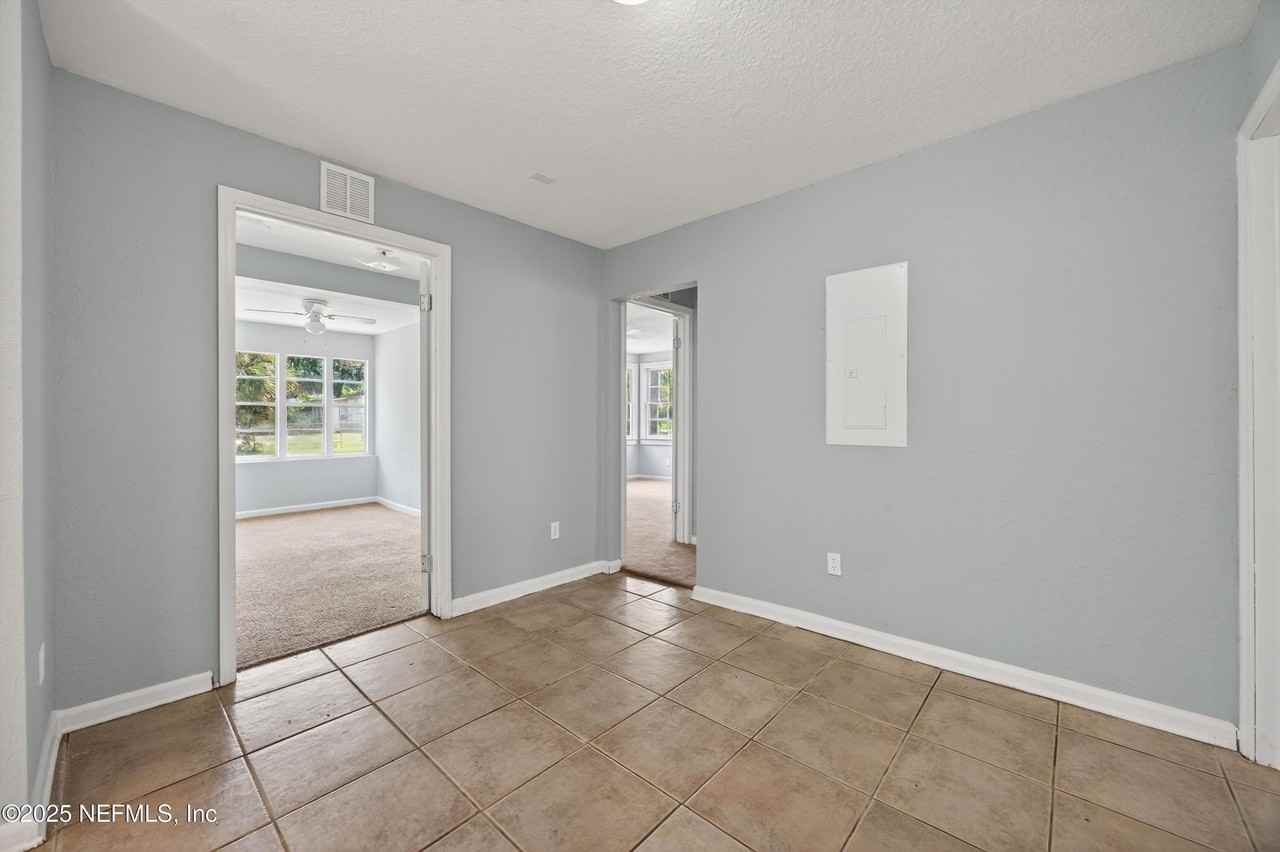 1011 Glencarin St - Photo 4 of 29