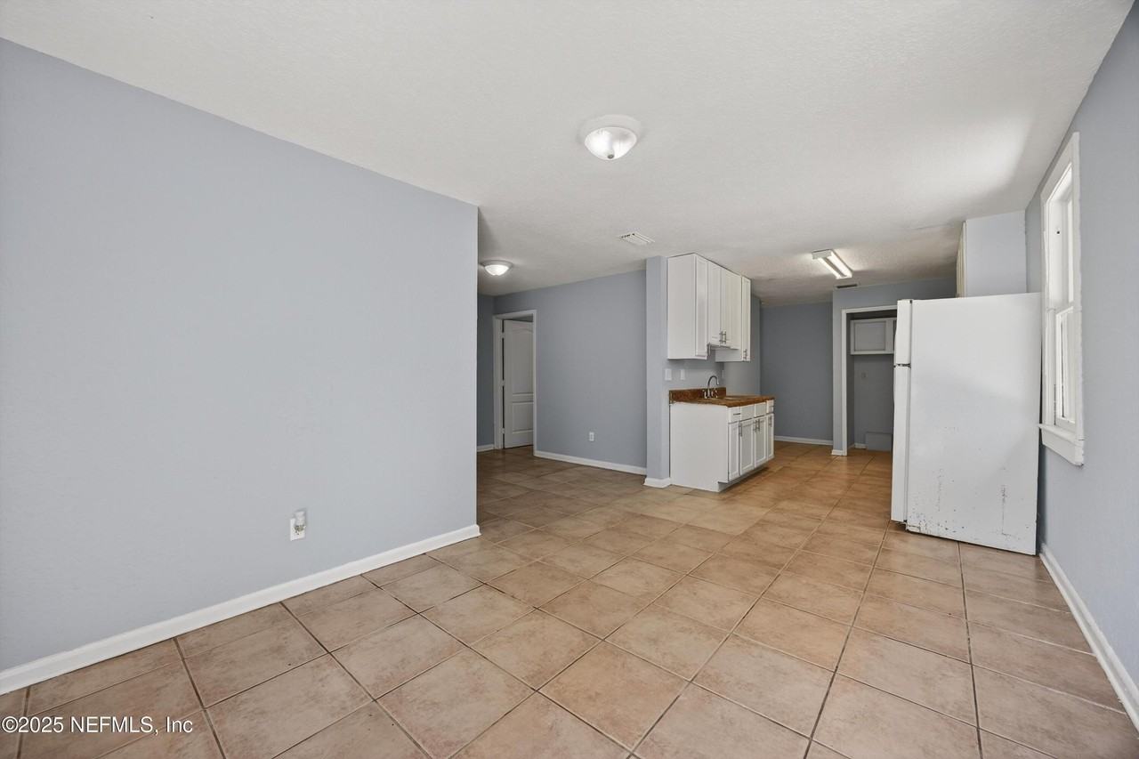 1011 Glencarin St - Photo 5 of 29