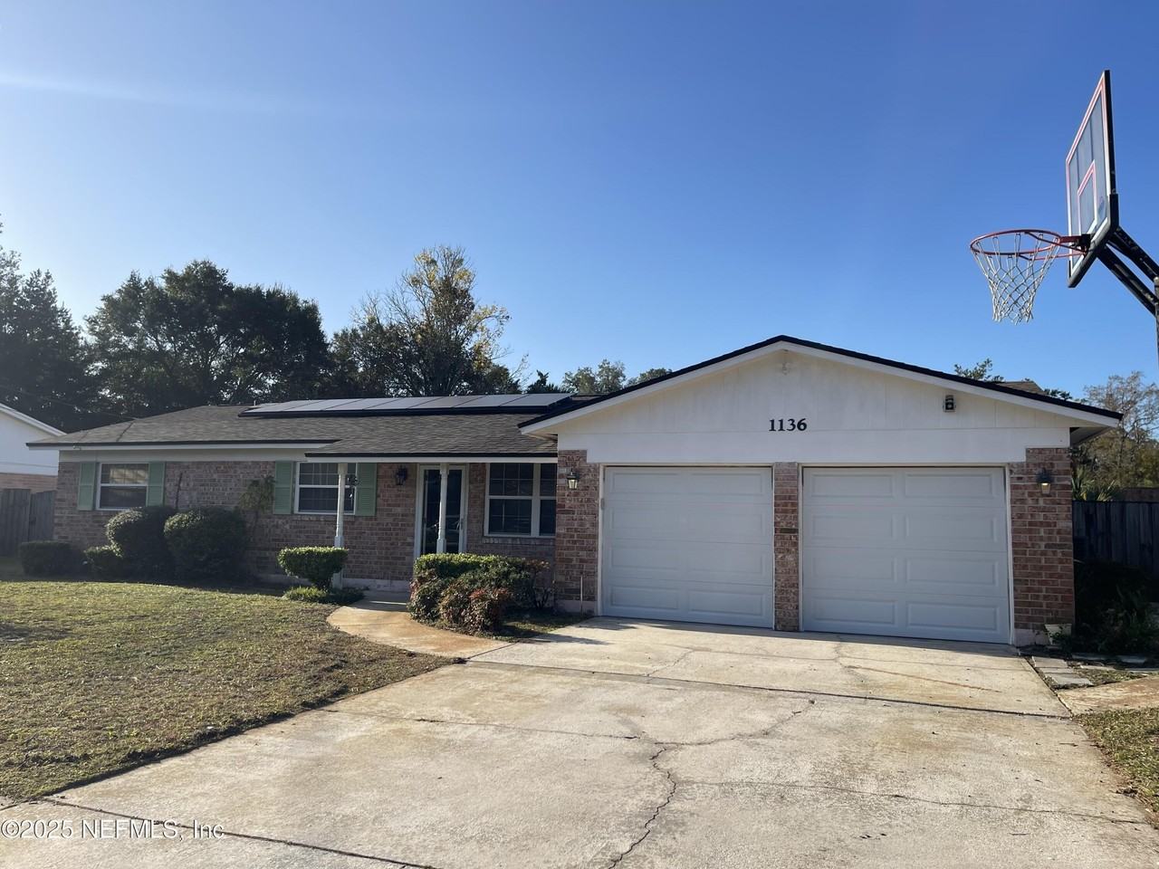 1136 Willow Ln - Photo 2 of 20