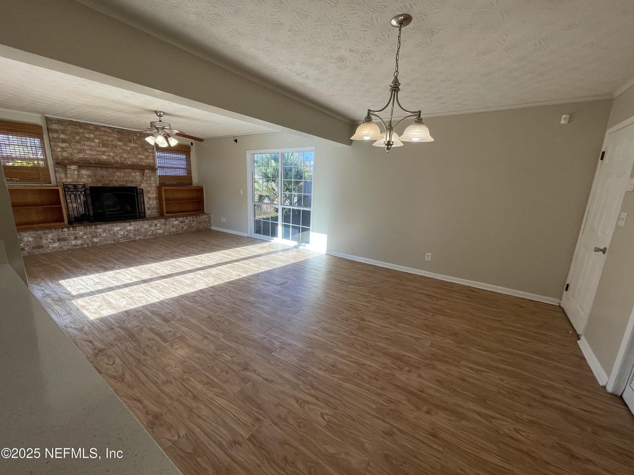 1136 Willow Ln - Photo 6 of 20