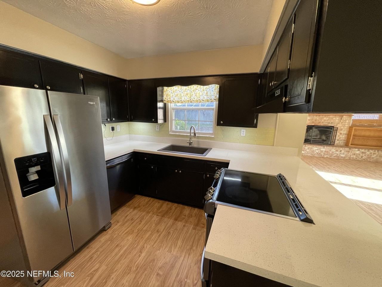 1136 Willow Ln - Photo 7 of 20