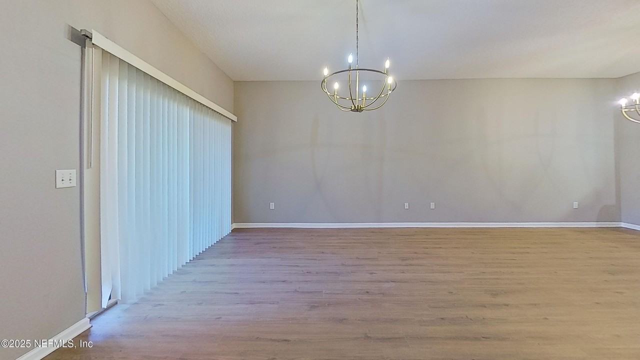 3907 Summer Grove Way N Unit 20 #20 - Photo 5 of 21