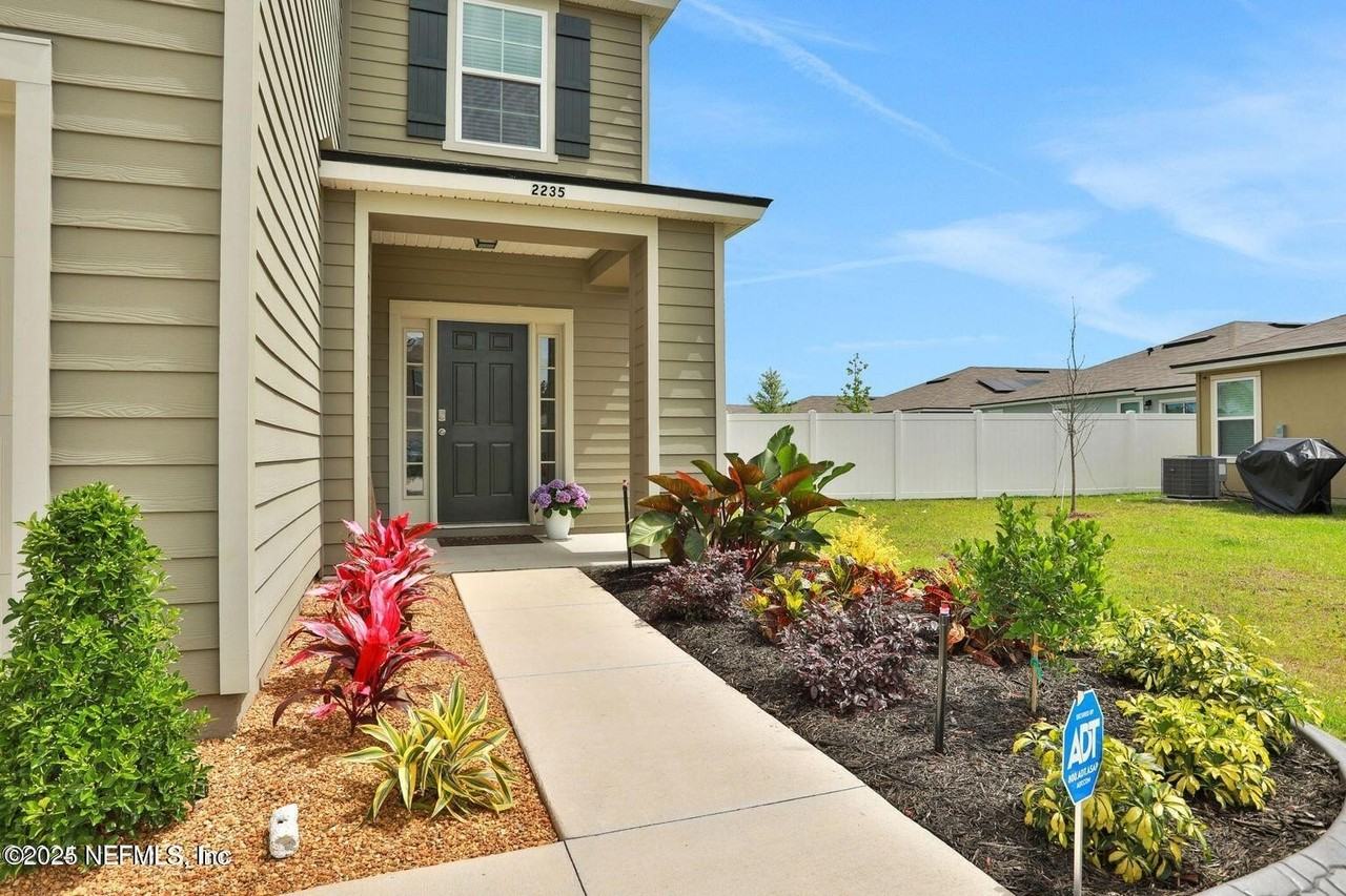 2235 Falling Star Ln - Photo 2 of 11