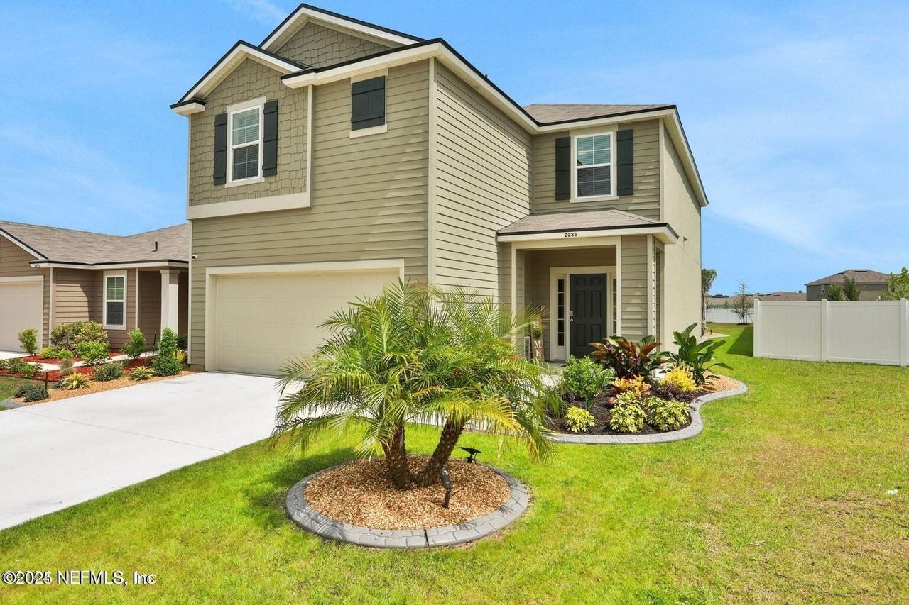 2235 Falling Star Ln - Photo 3 of 11