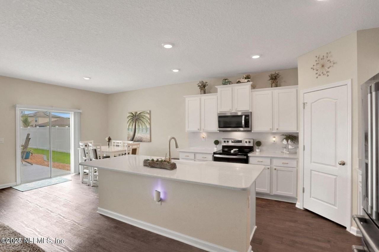 2235 Falling Star Ln - Photo 6 of 11