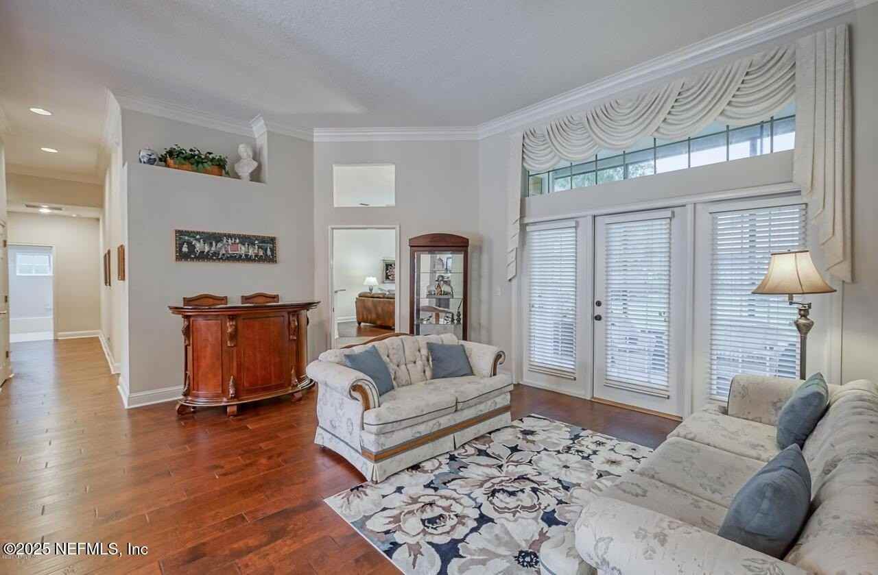 8205 Bay Tree Ln - Photo 6 of 41