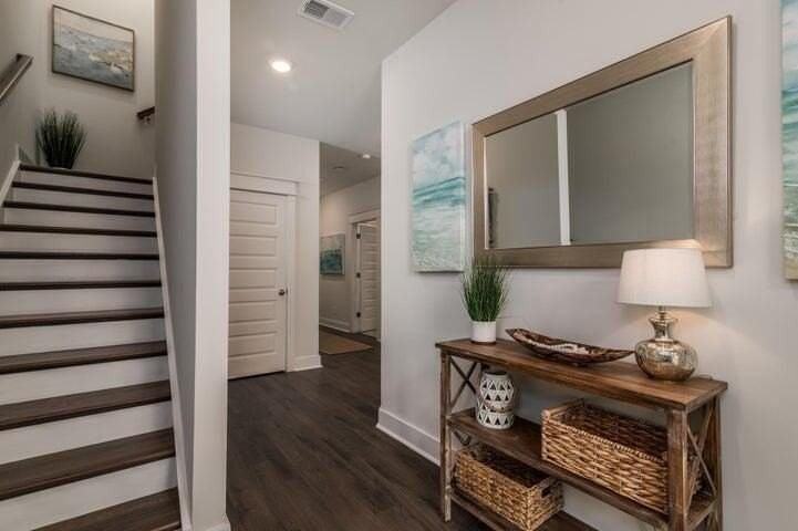 1512 Martel St - Photo 3 of 16