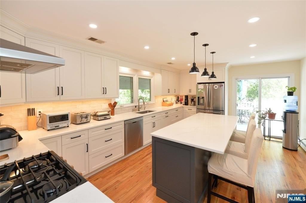 40-10 Paterson St - Photo 6 of 22