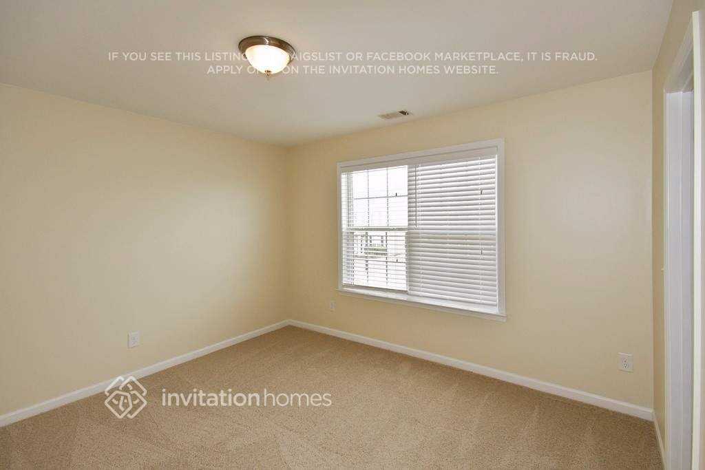 1712 Sahale Falls Dr - Photo 4 of 6