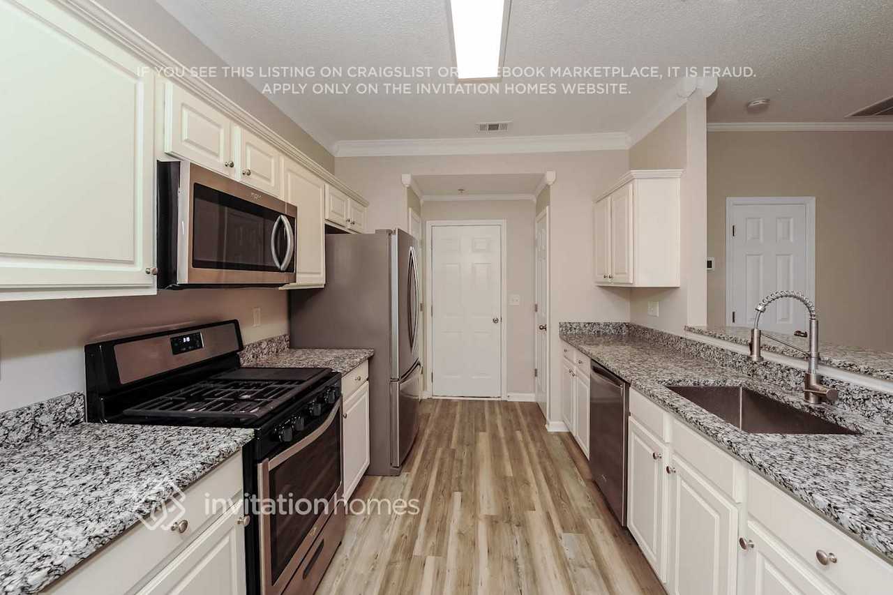 112 Regent Pl - Photo 5 of 15