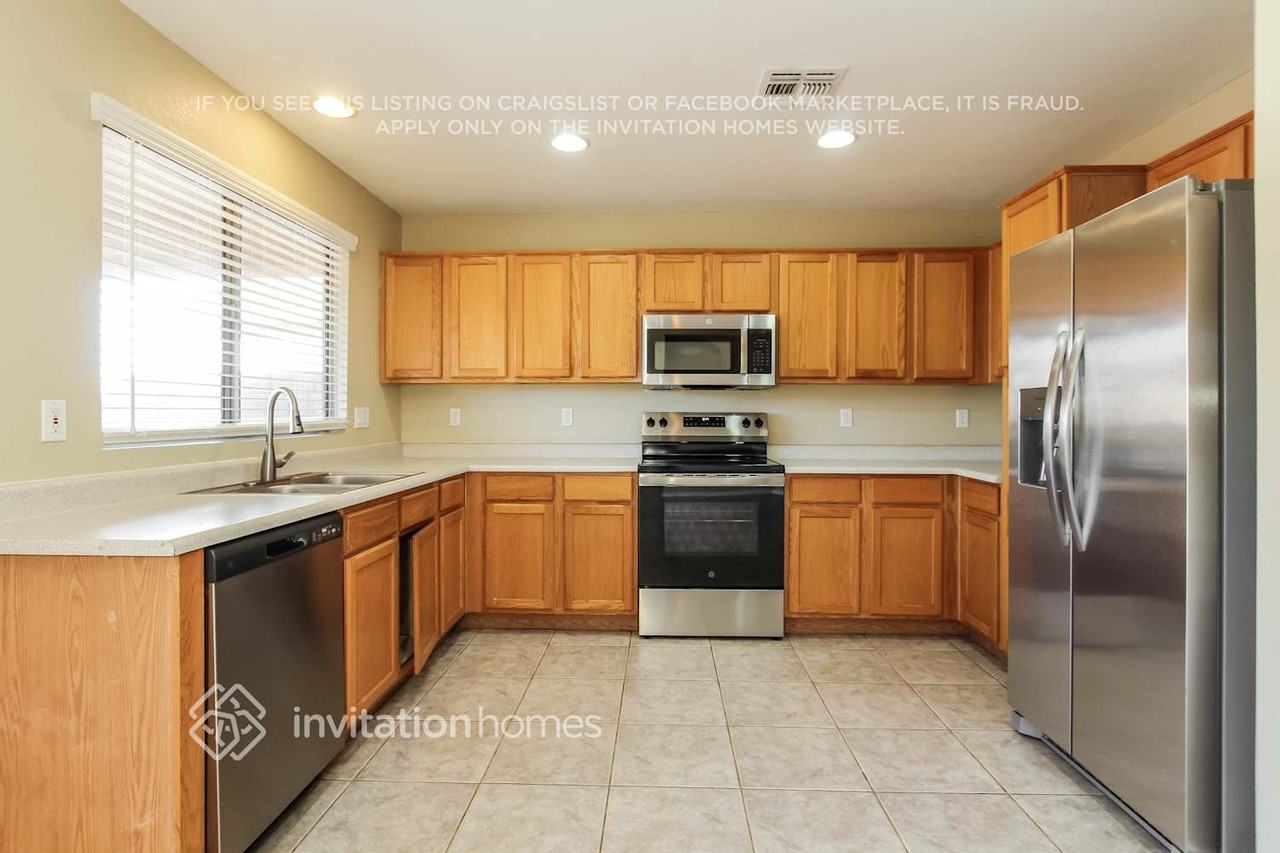 16584 N 162nd Ln - Photo 6 of 17