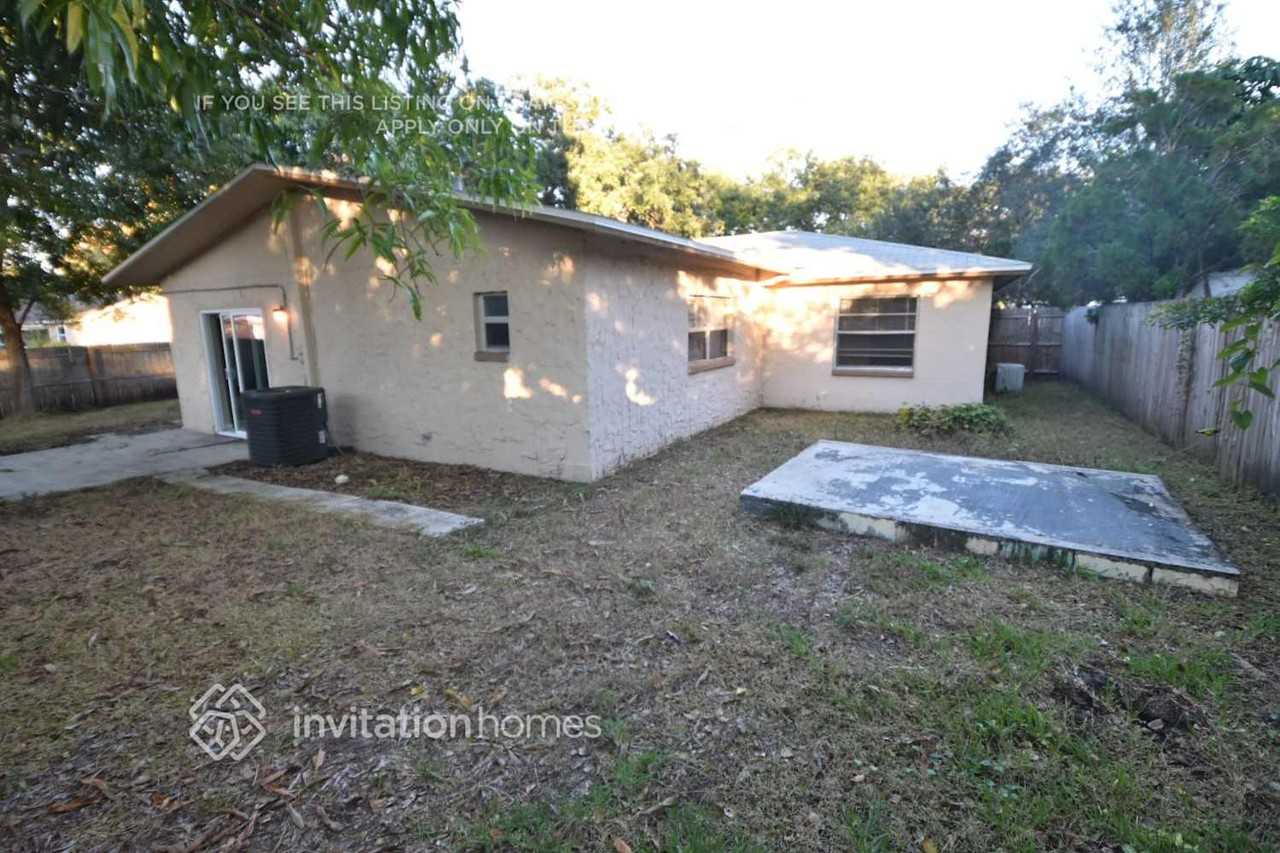 11332 Maxton Way N - Photo 2 of 3