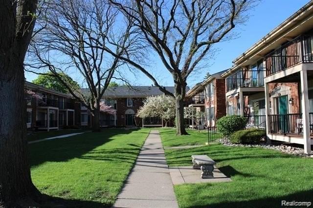 12060 15 Mile Rd - Photo 2 of 24