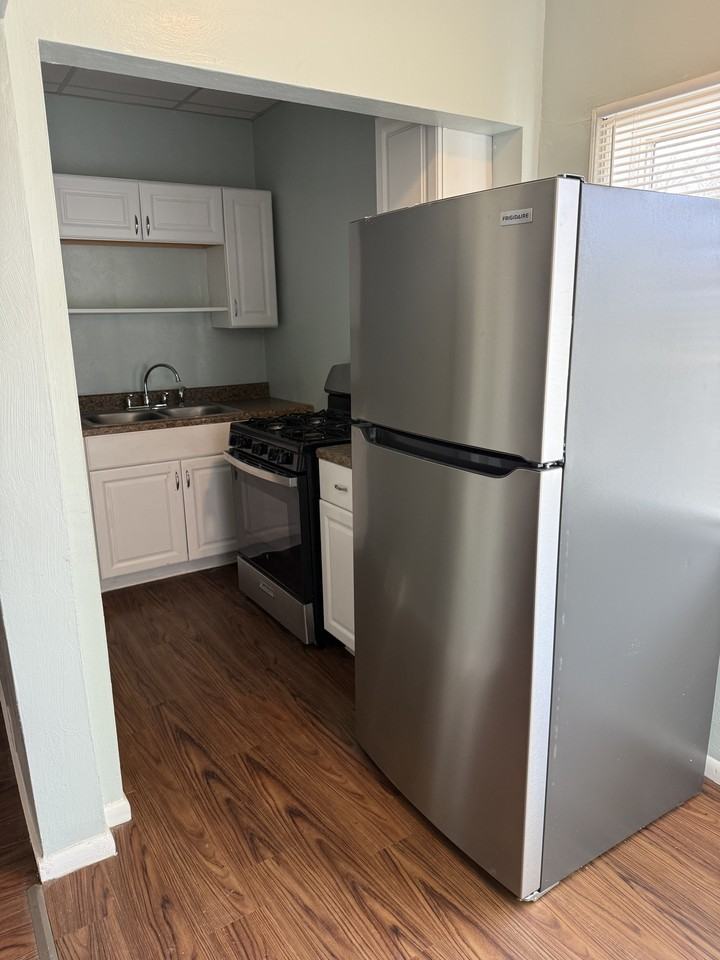 1310 Pirl St #1 - Photo 3 of 17