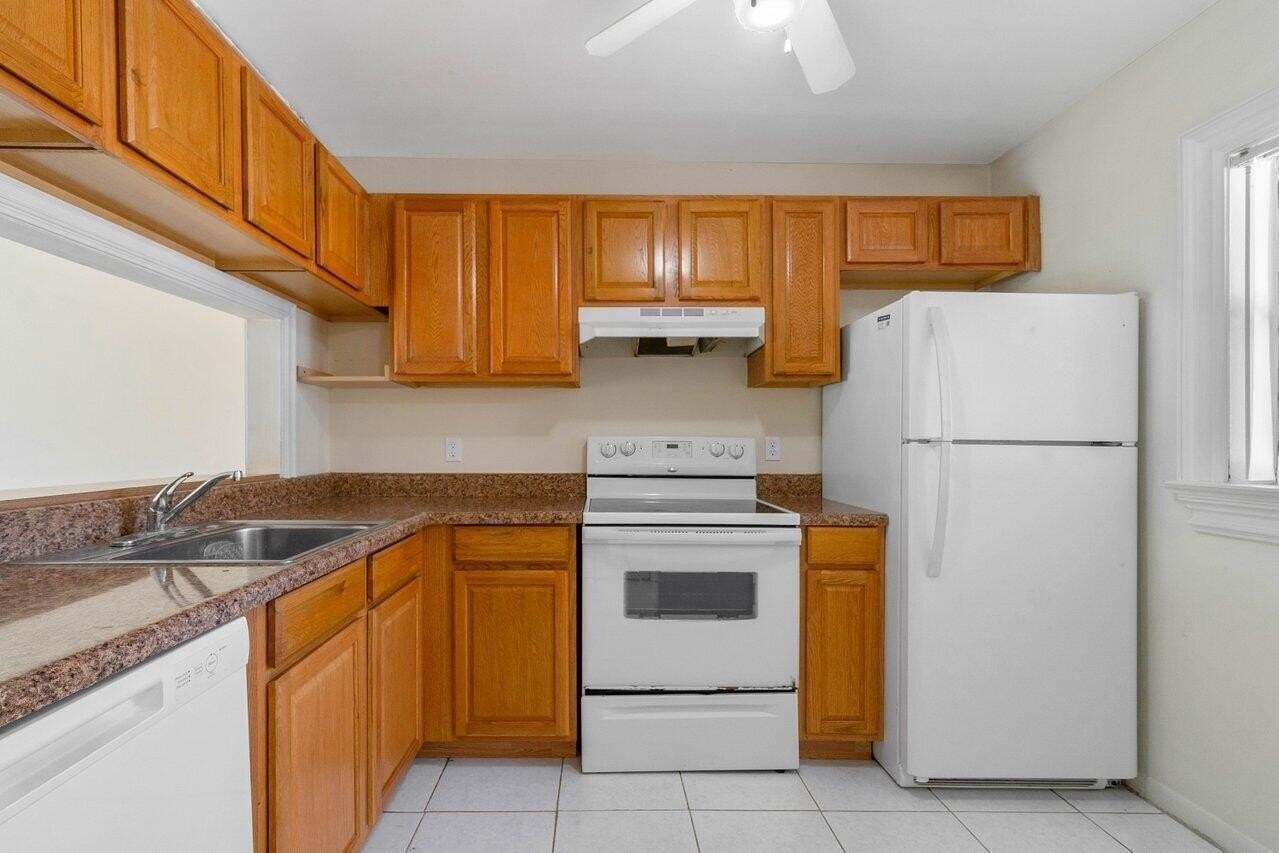 6736 Palmetto Cir S #105 - Photo 4 of 28