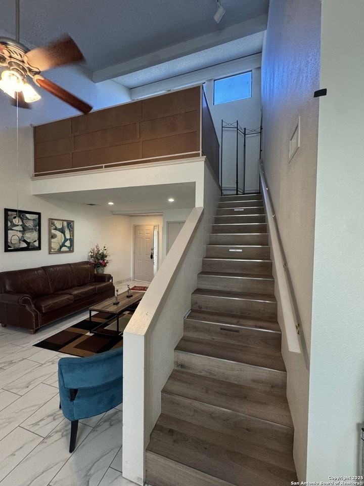 8411 Echo Creek Ln - Photo 4 of 21