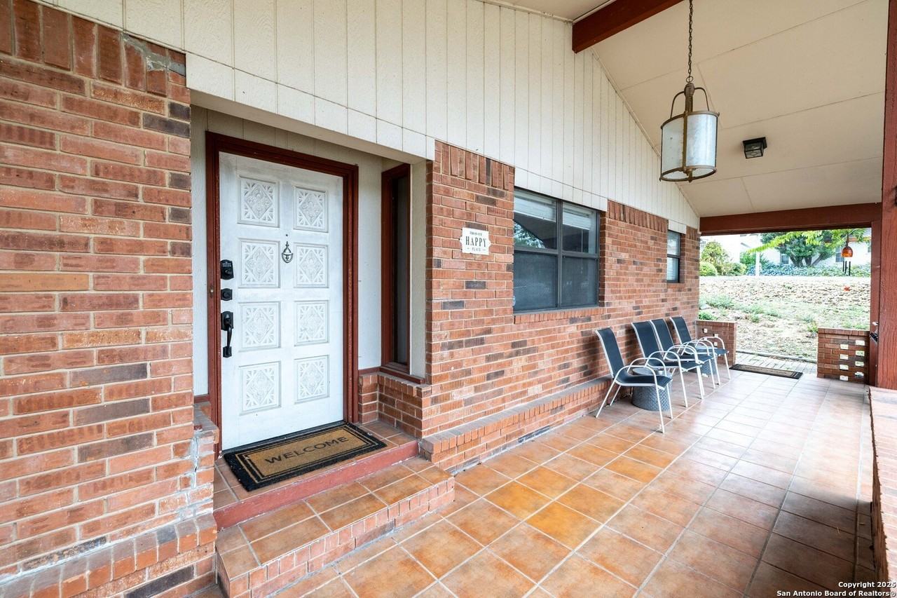 1267 E Common St - Photo 2 of 33