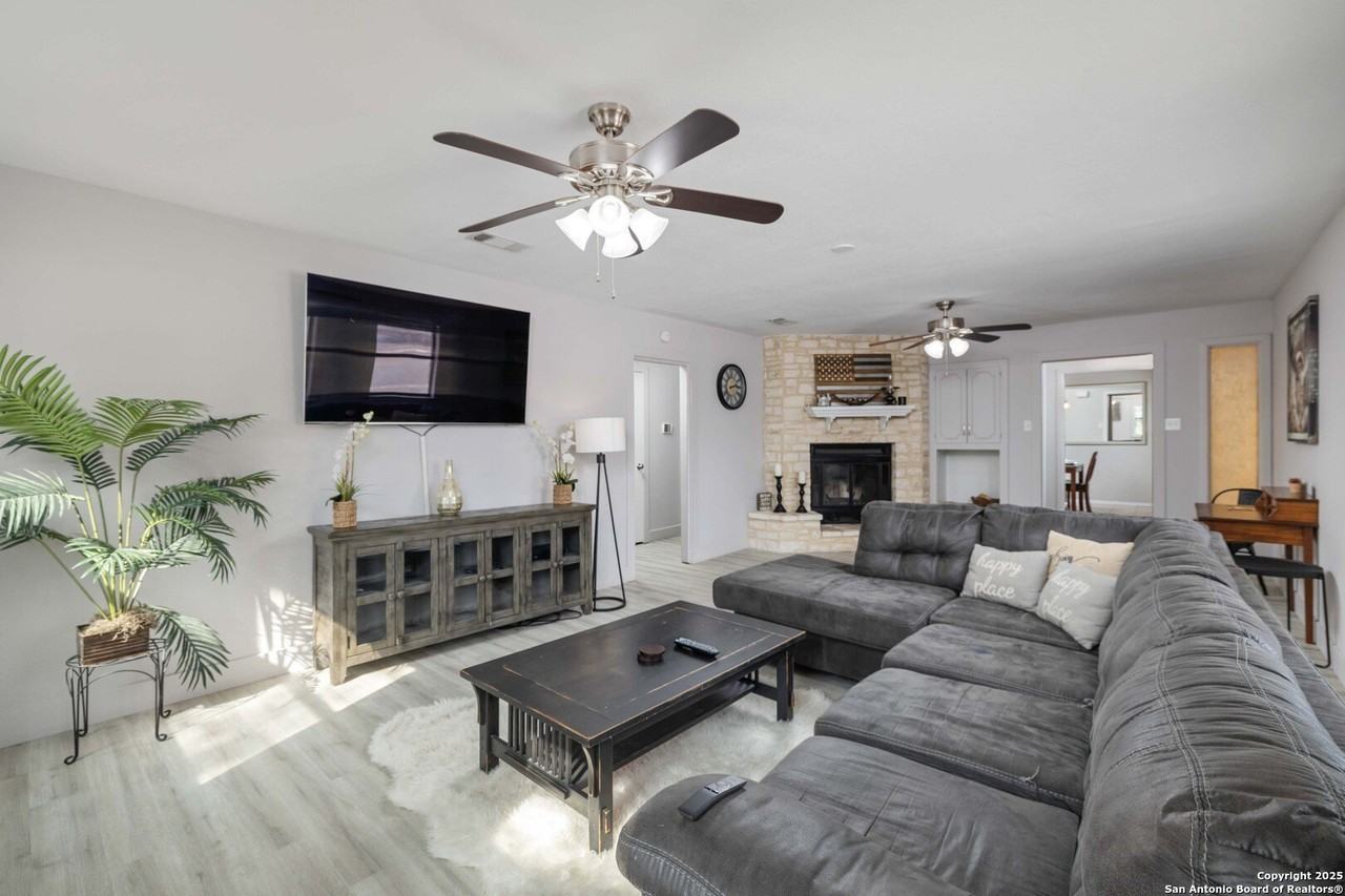 1267 E Common St - Photo 6 of 33