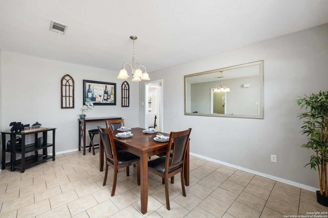 1267 E Common St - Photo 7 of 33