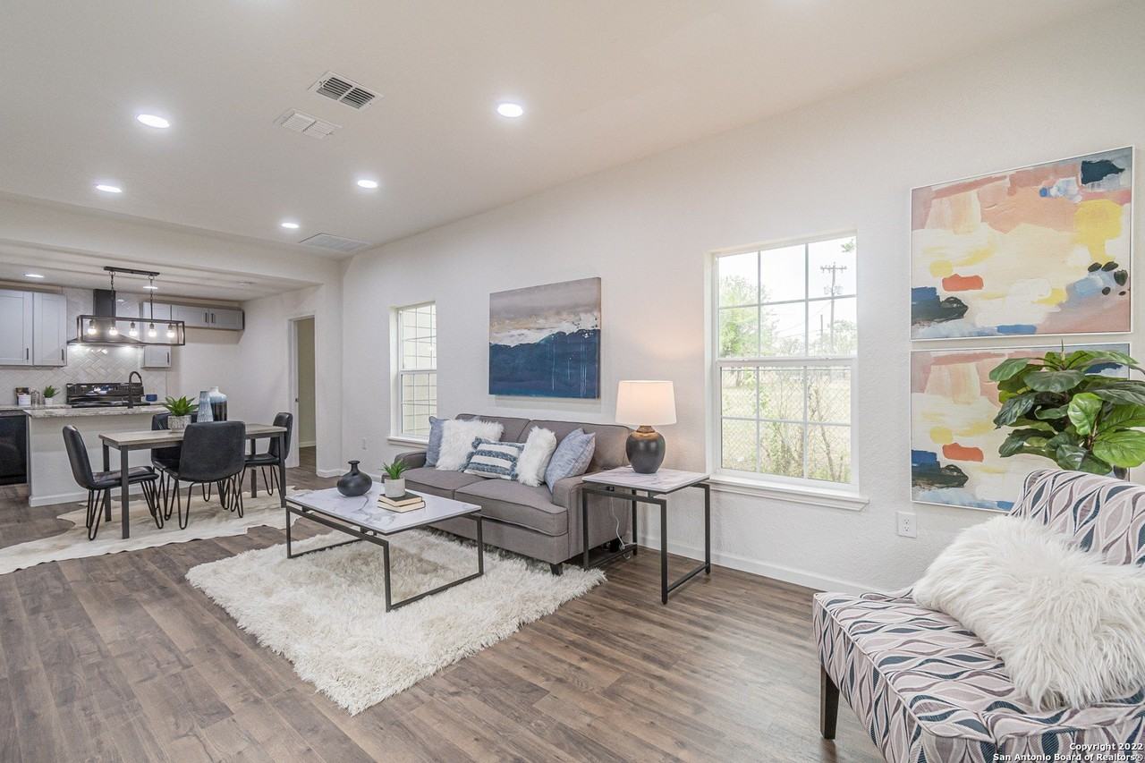 324 Bargas St - Photo 6 of 25