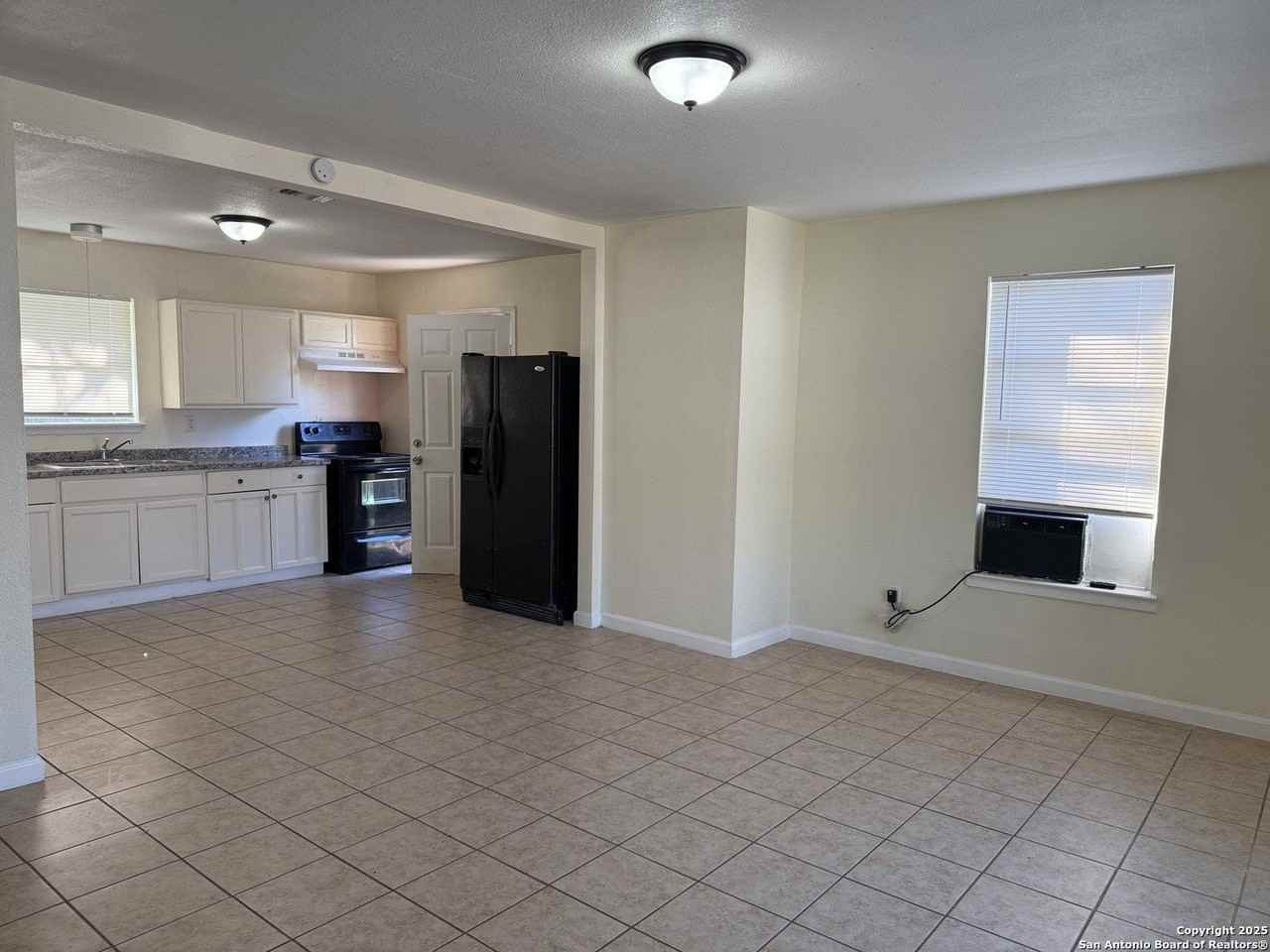 410 Dorie St - Photo 4 of 14