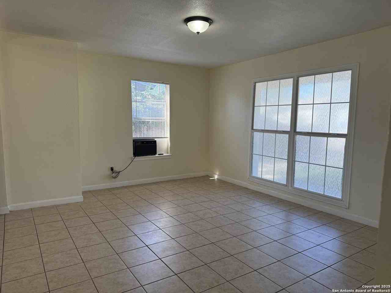 410 Dorie St - Photo 5 of 14