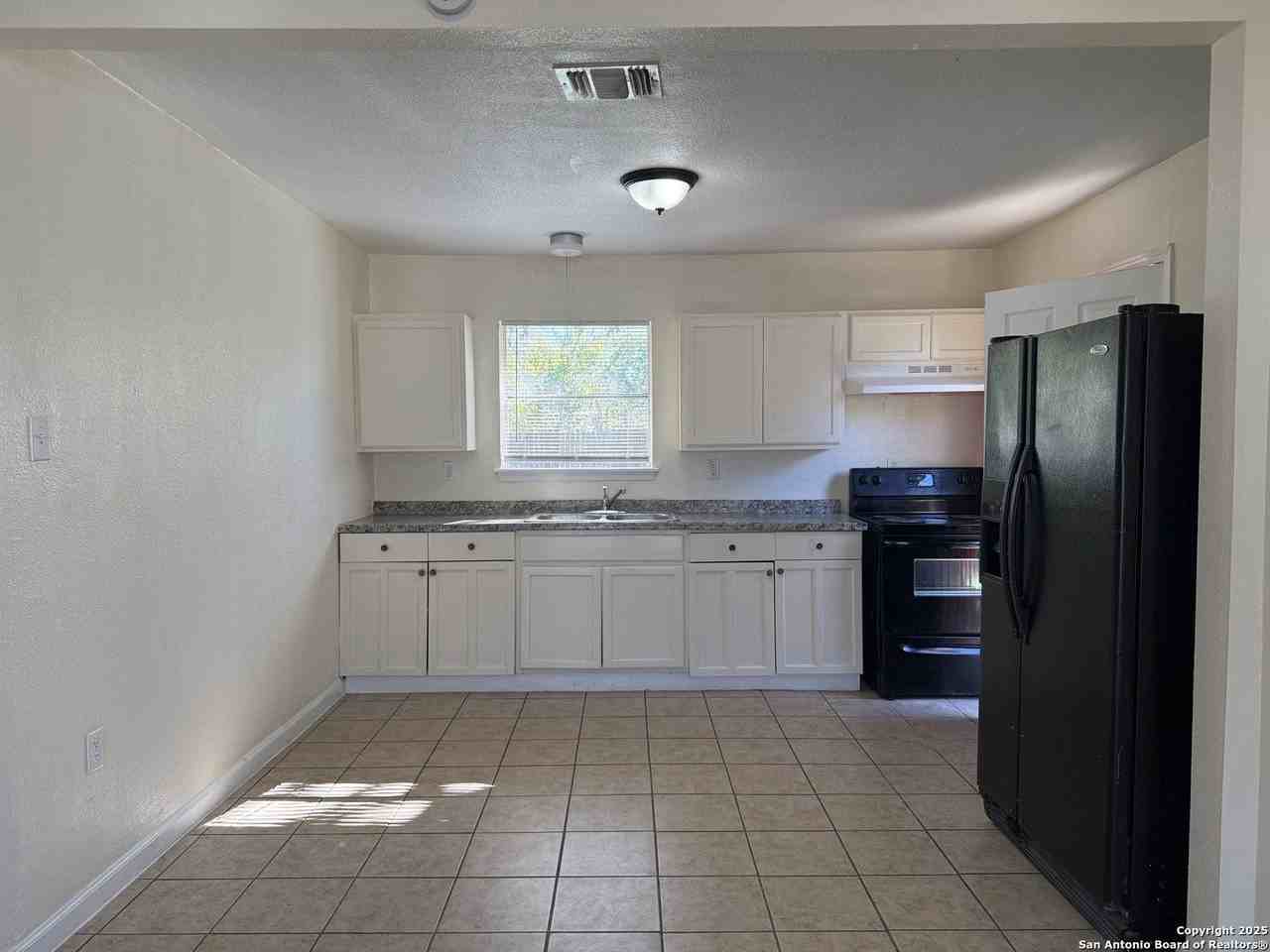 410 Dorie St - Photo 6 of 14