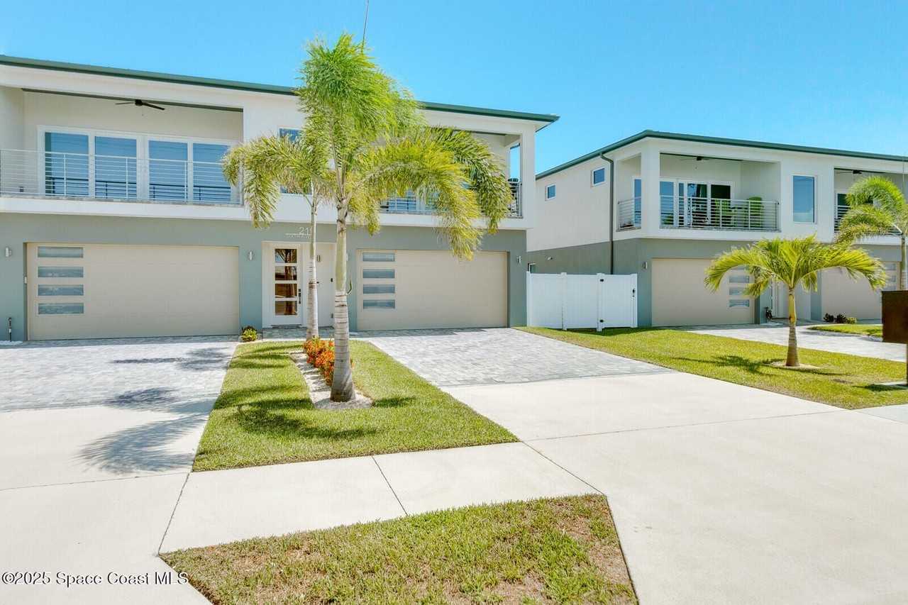 219 6th Ave - Photo 2 of 30