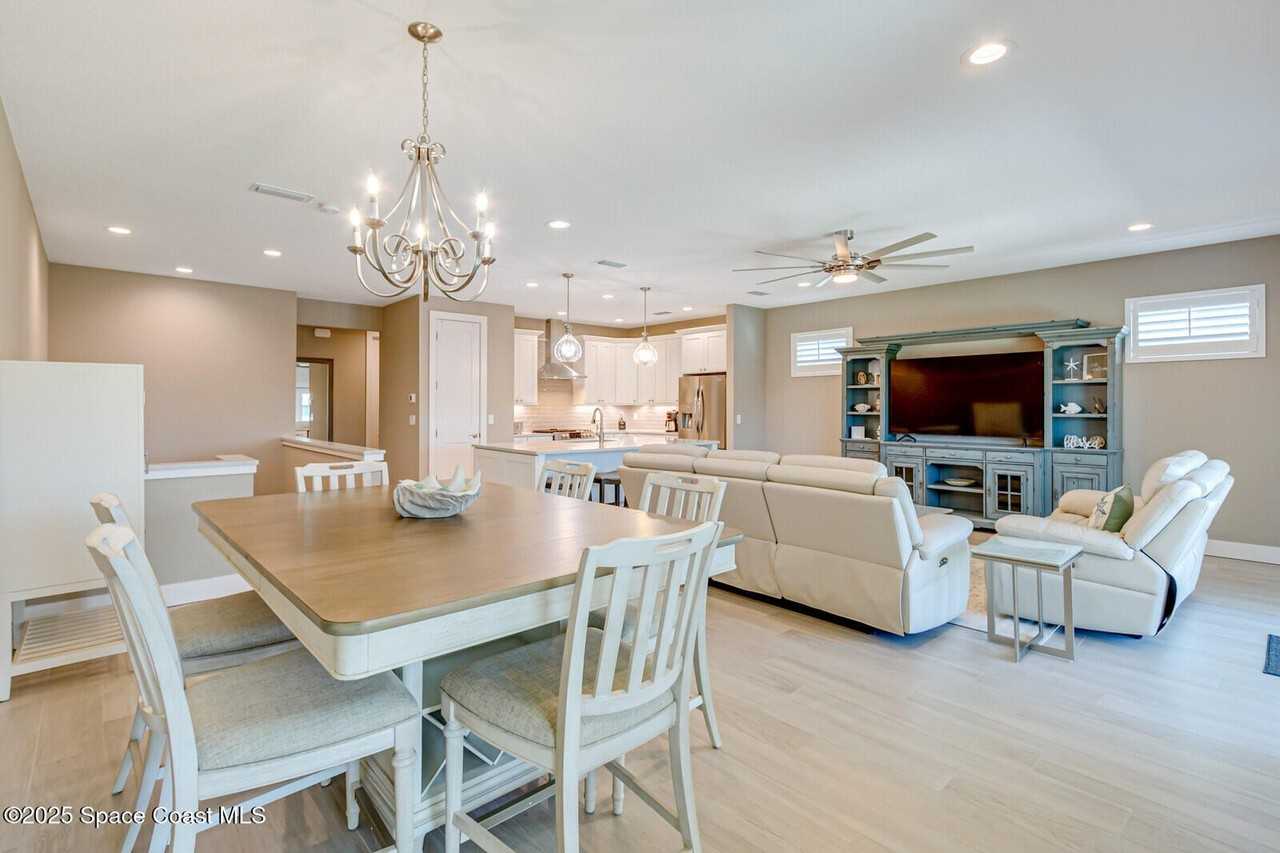 219 6th Ave - Photo 4 of 30