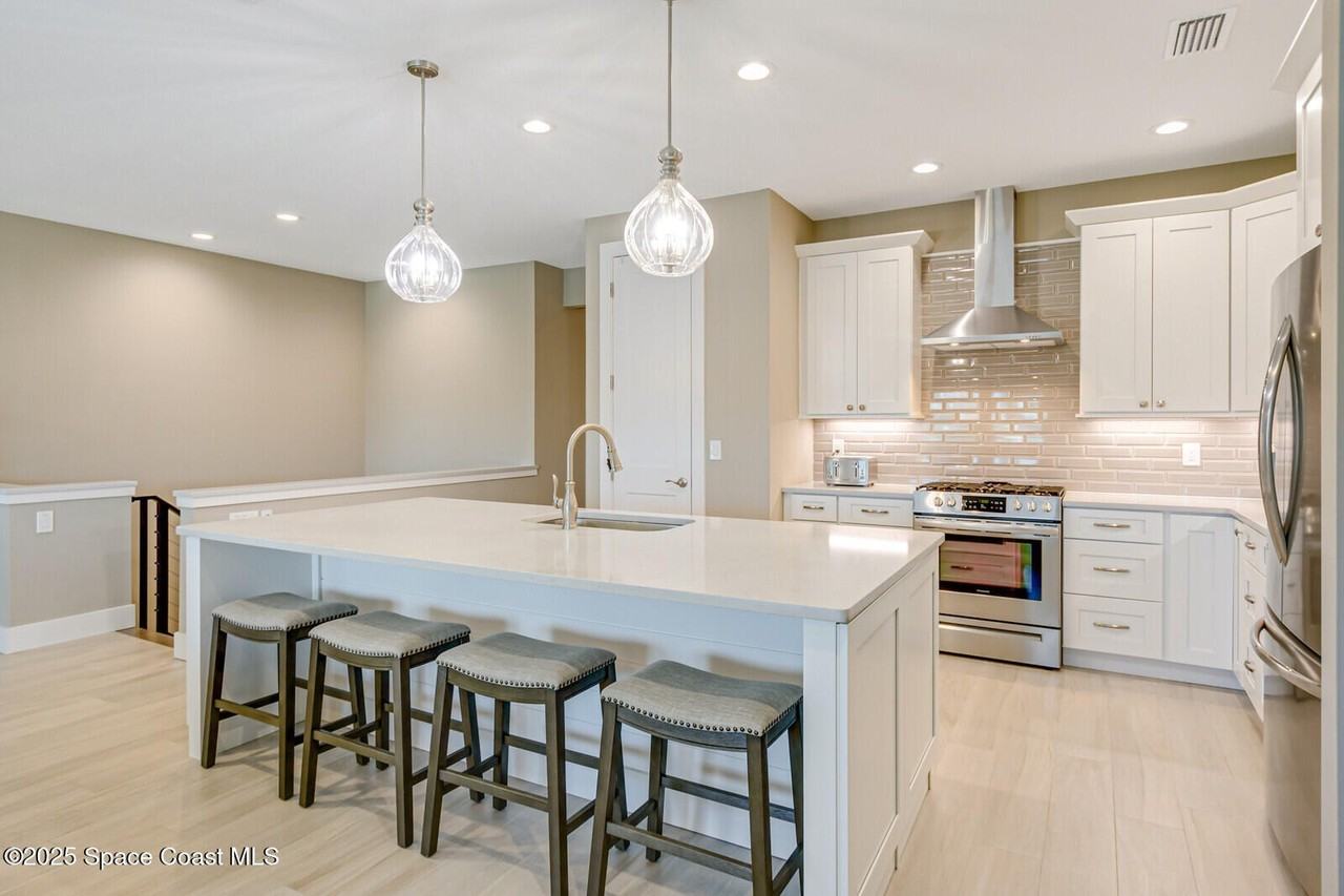 219 6th Ave - Photo 5 of 30