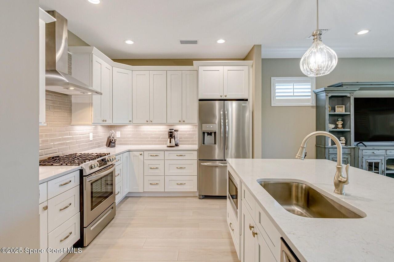 219 6th Ave - Photo 6 of 30