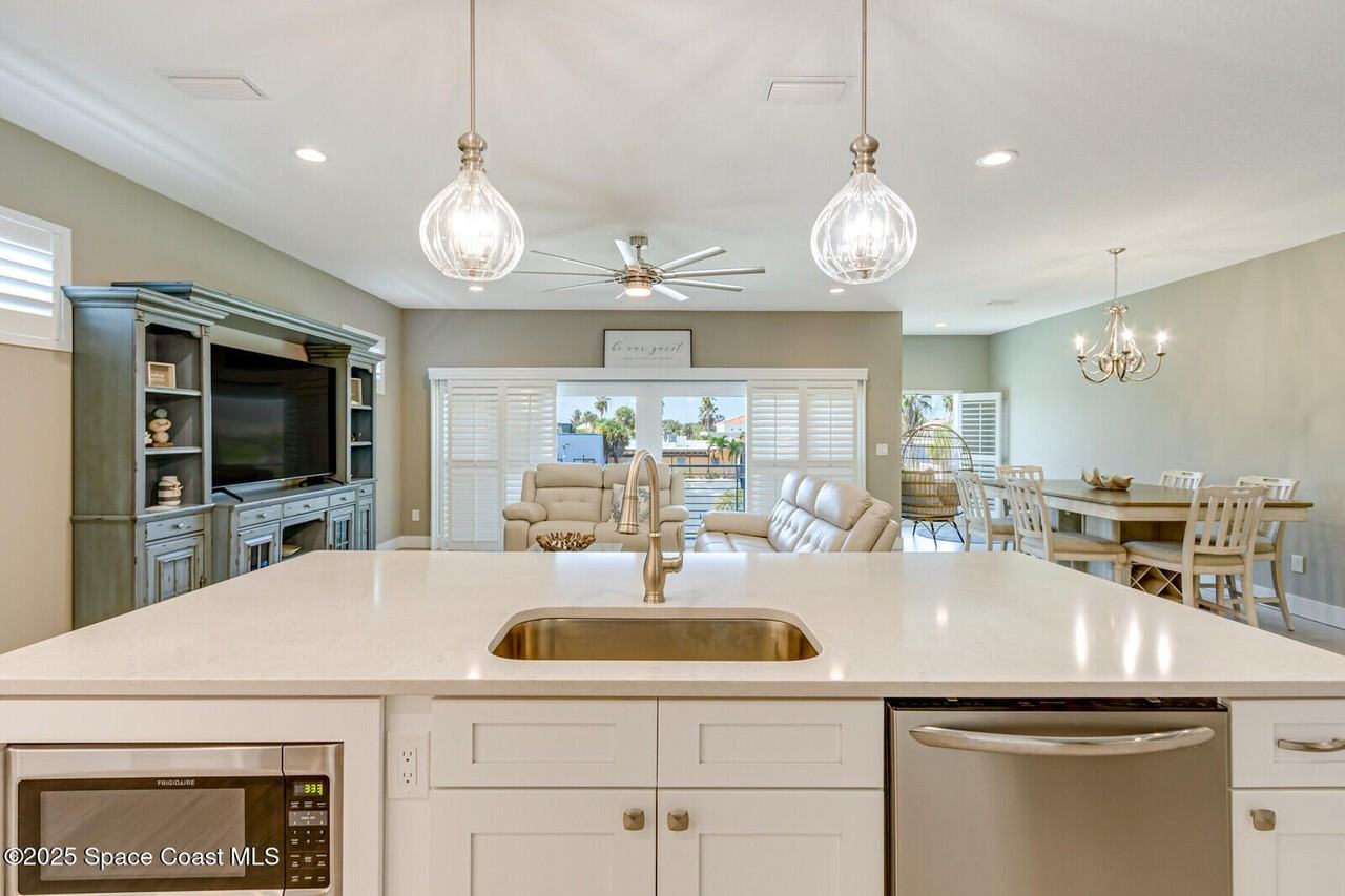 219 6th Ave - Photo 7 of 30