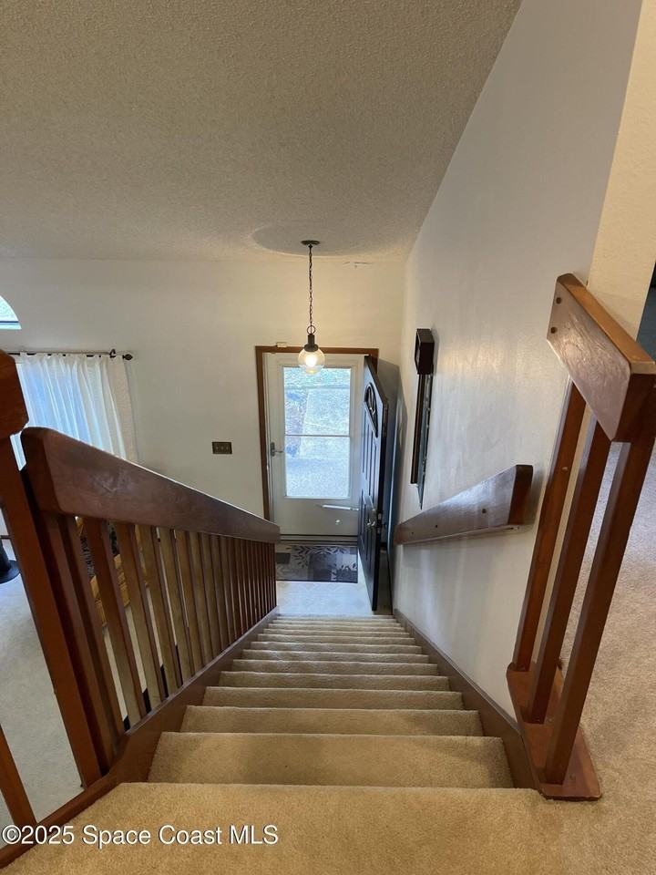 1547 Clover Cir - Photo 4 of 13