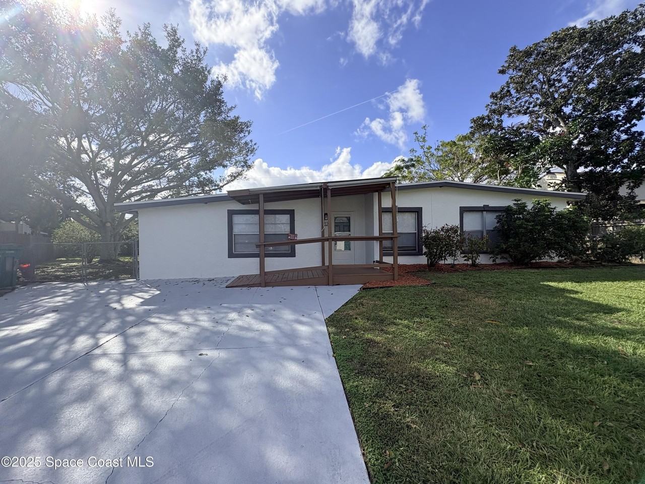 1217 Pinewood Dr - Photo 2 of 21