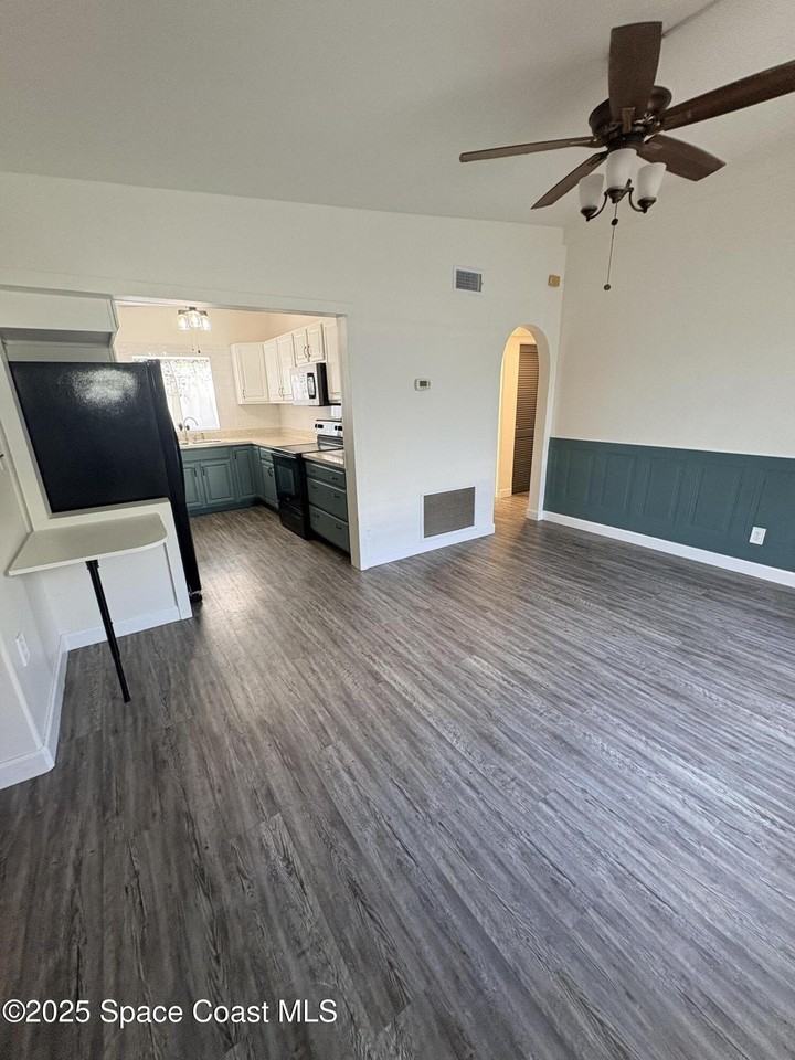 1217 Pinewood Dr - Photo 4 of 21