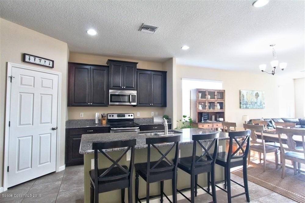 953 Musgrass Cir - Photo 3 of 32