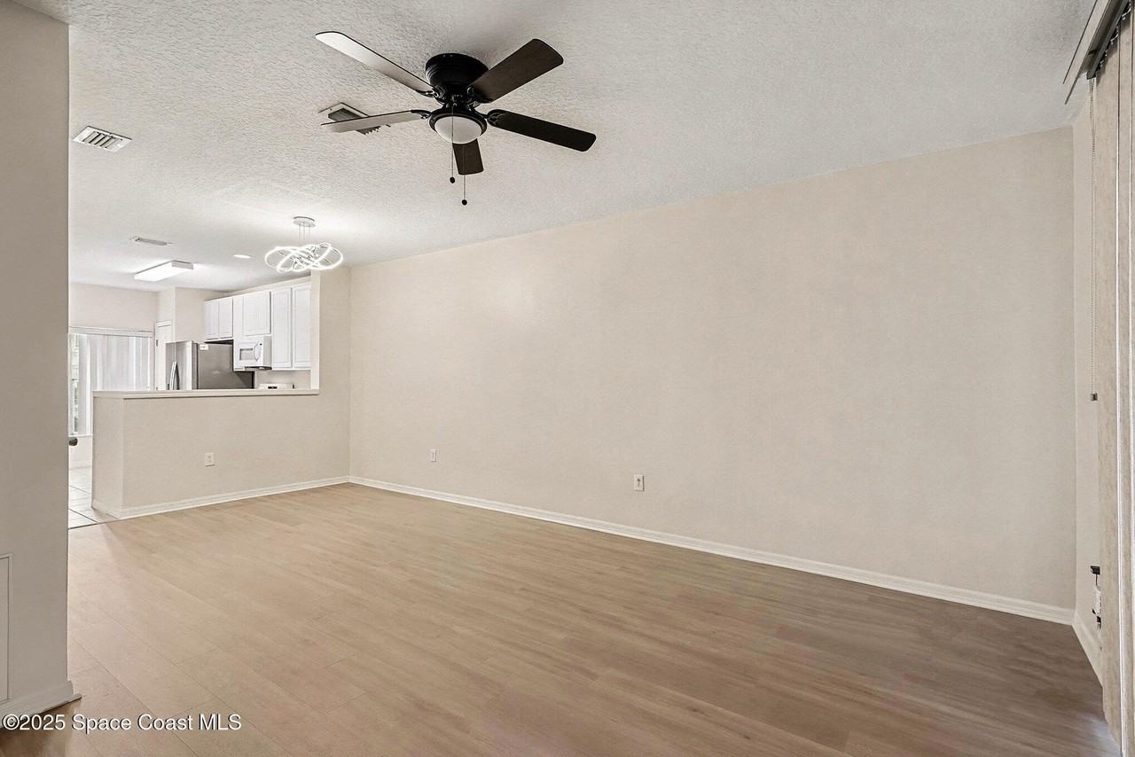 1352 Hampton Park Ln - Photo 3 of 15