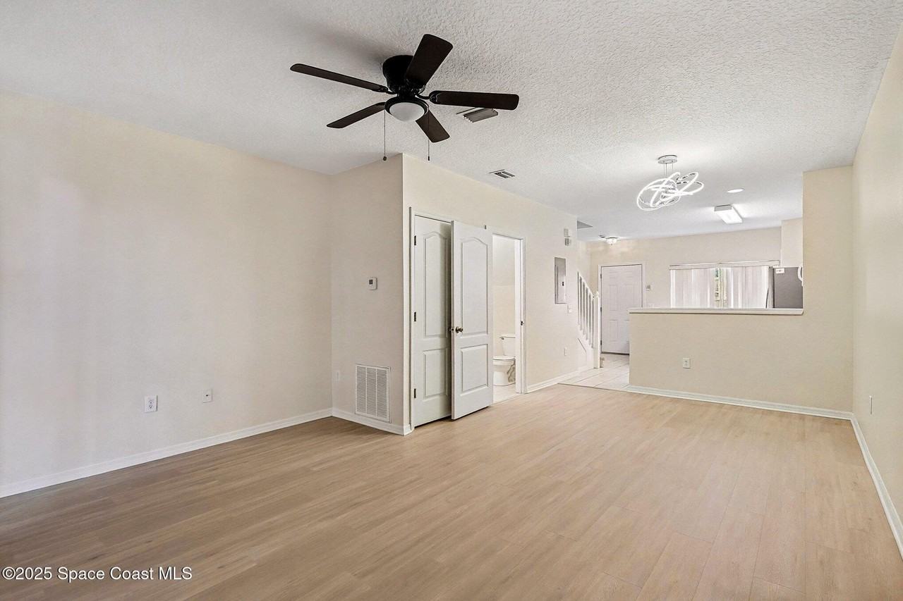 1352 Hampton Park Ln - Photo 4 of 15