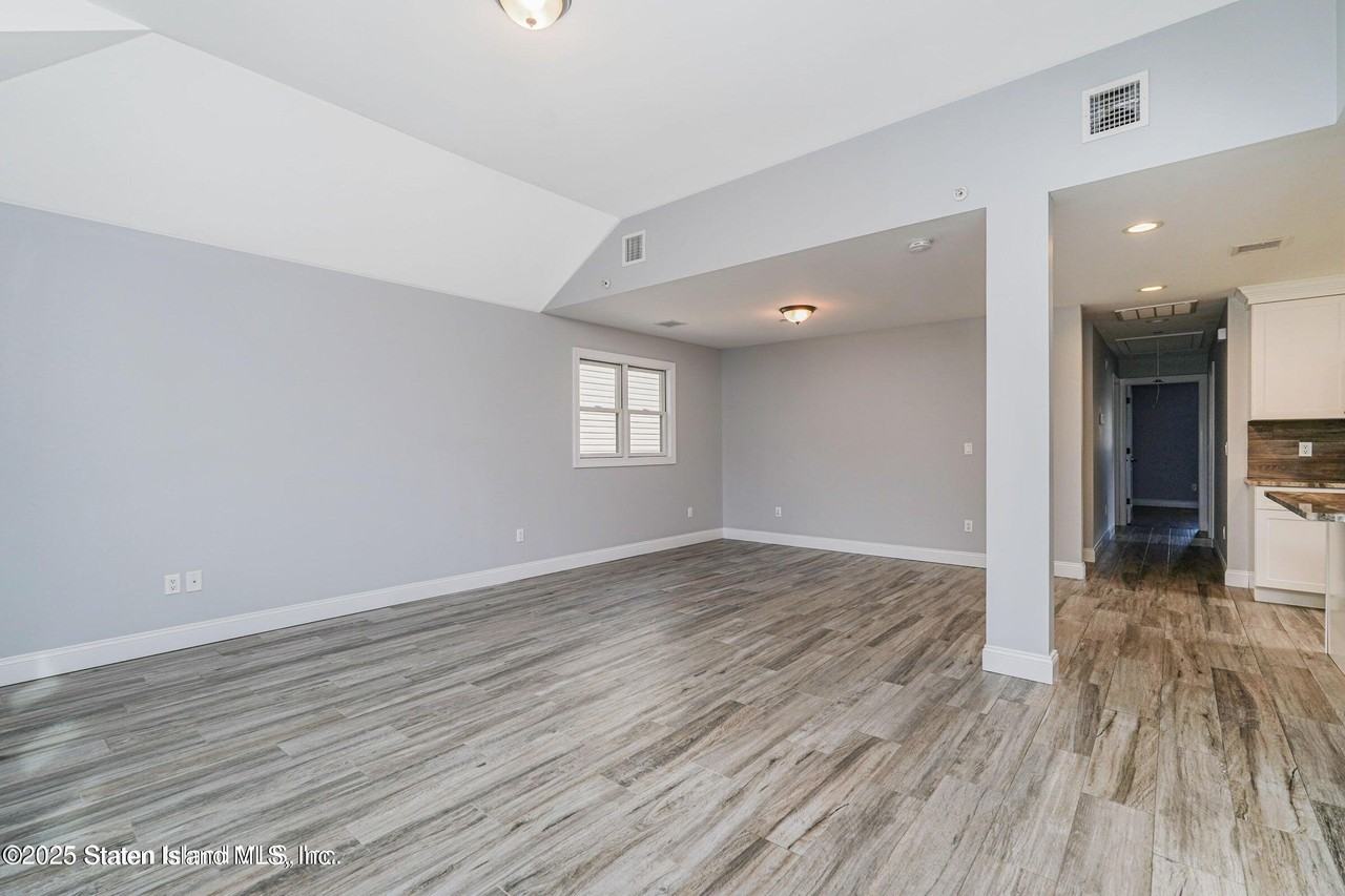 162 Edgegrove Ave Unit 2 #2 - Photo 4 of 16