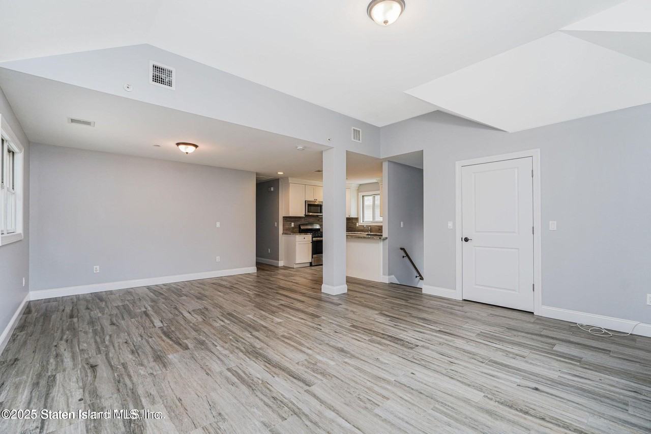 162 Edgegrove Ave Unit 2 #2 - Photo 5 of 16