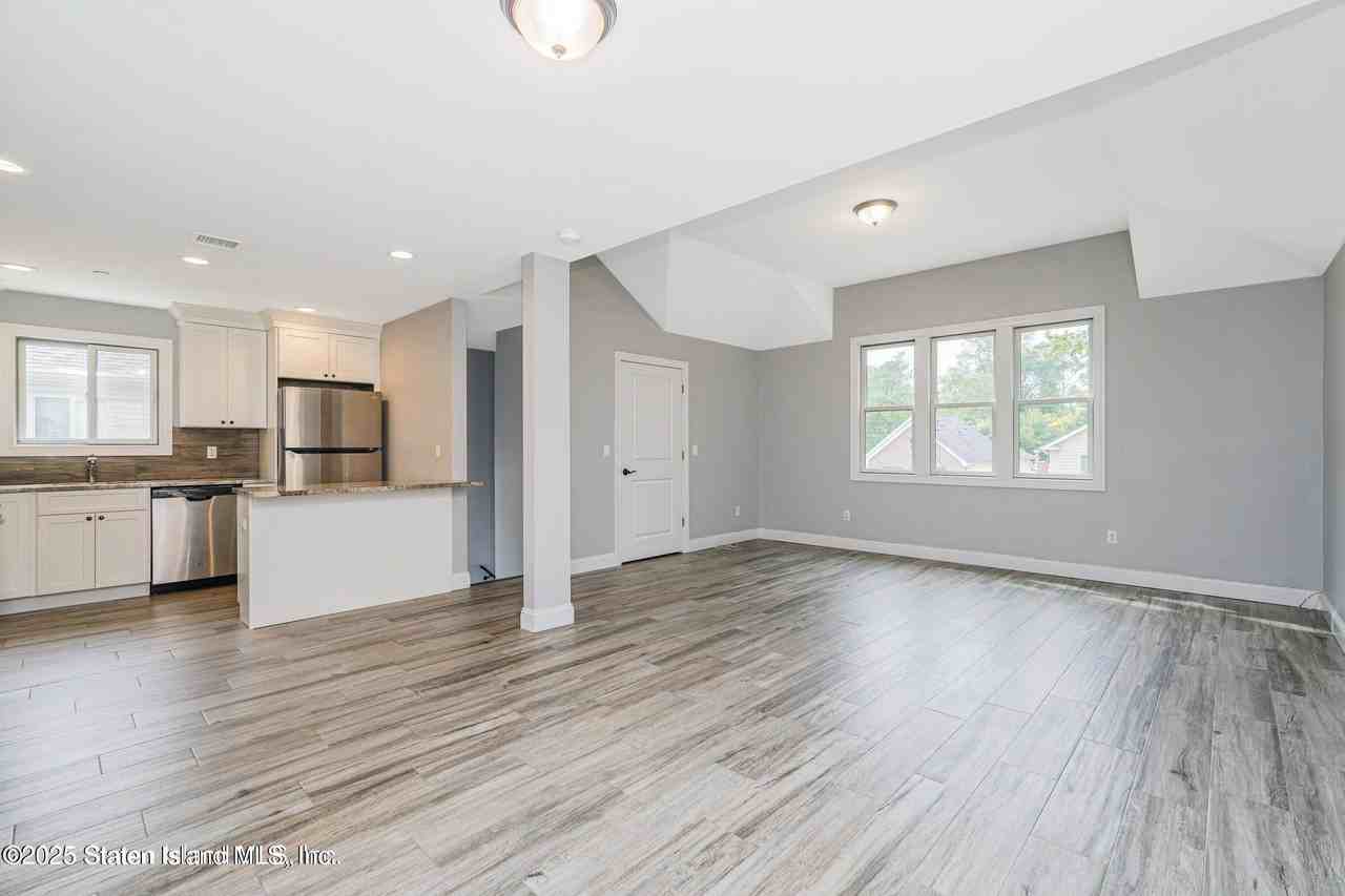 162 Edgegrove Ave Unit 2 #2 - Photo 6 of 16