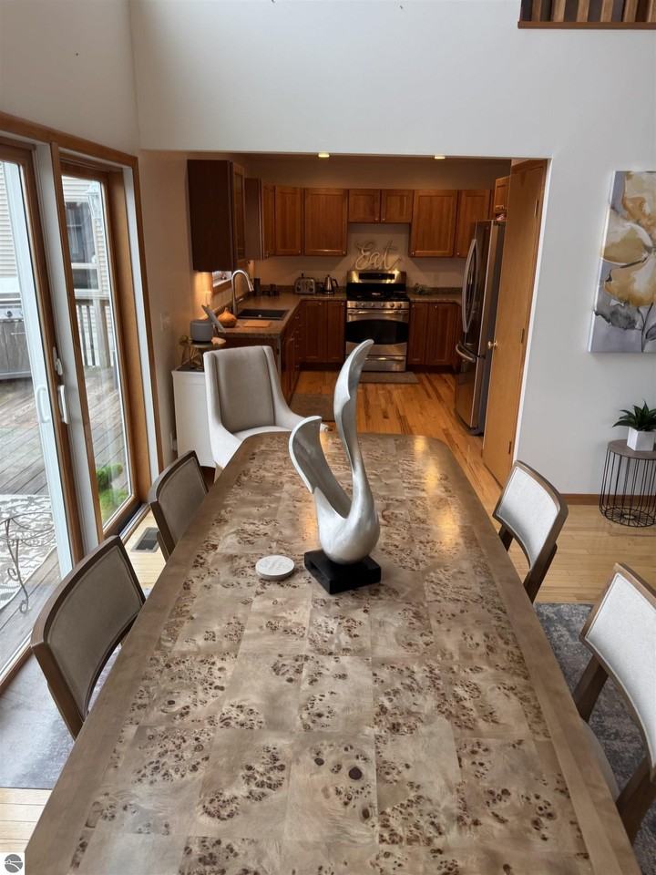 302 S Lake Dr - Photo 3 of 12