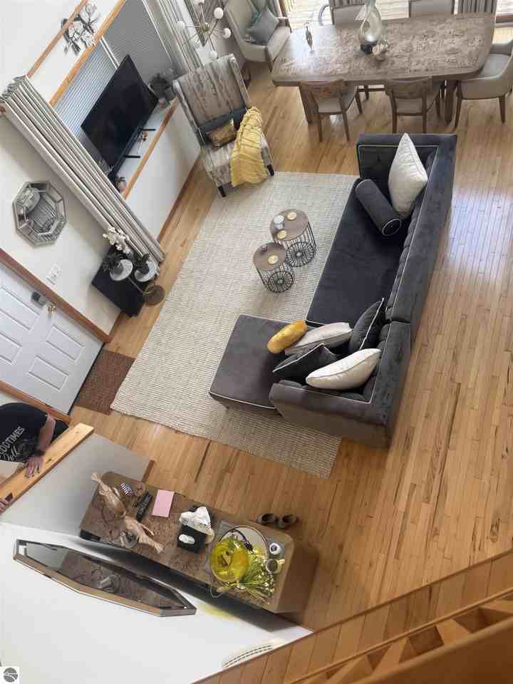 302 S Lake Dr - Photo 4 of 12