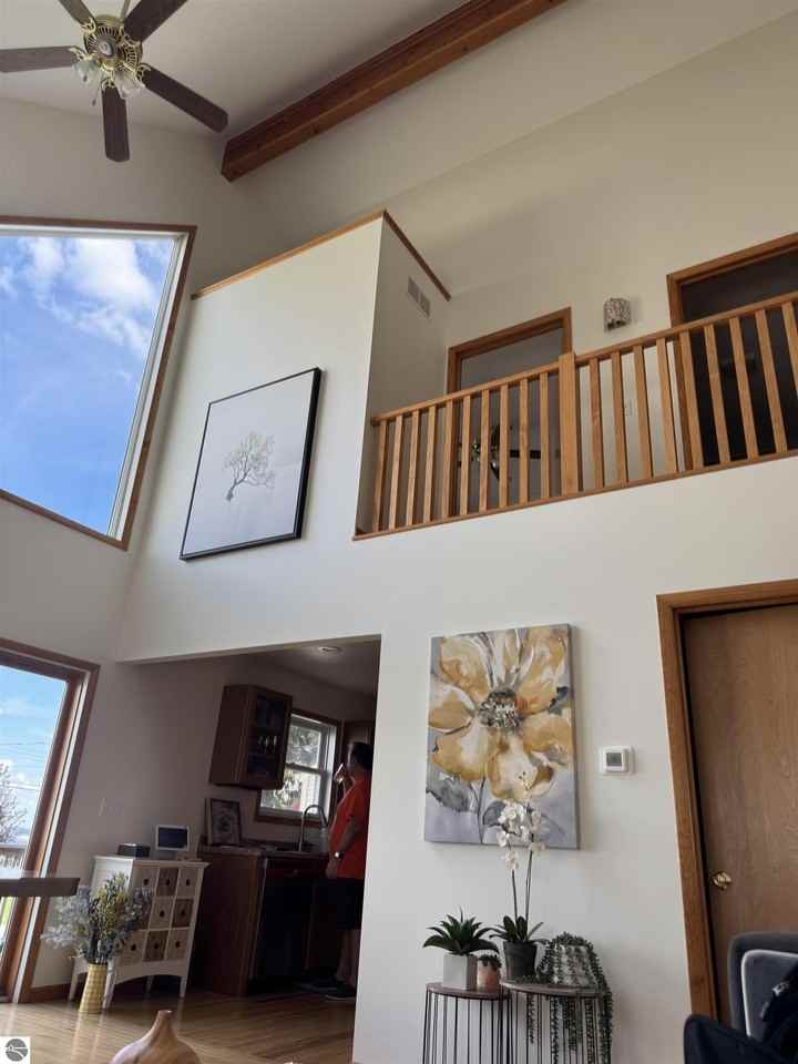 302 S Lake Dr - Photo 5 of 12