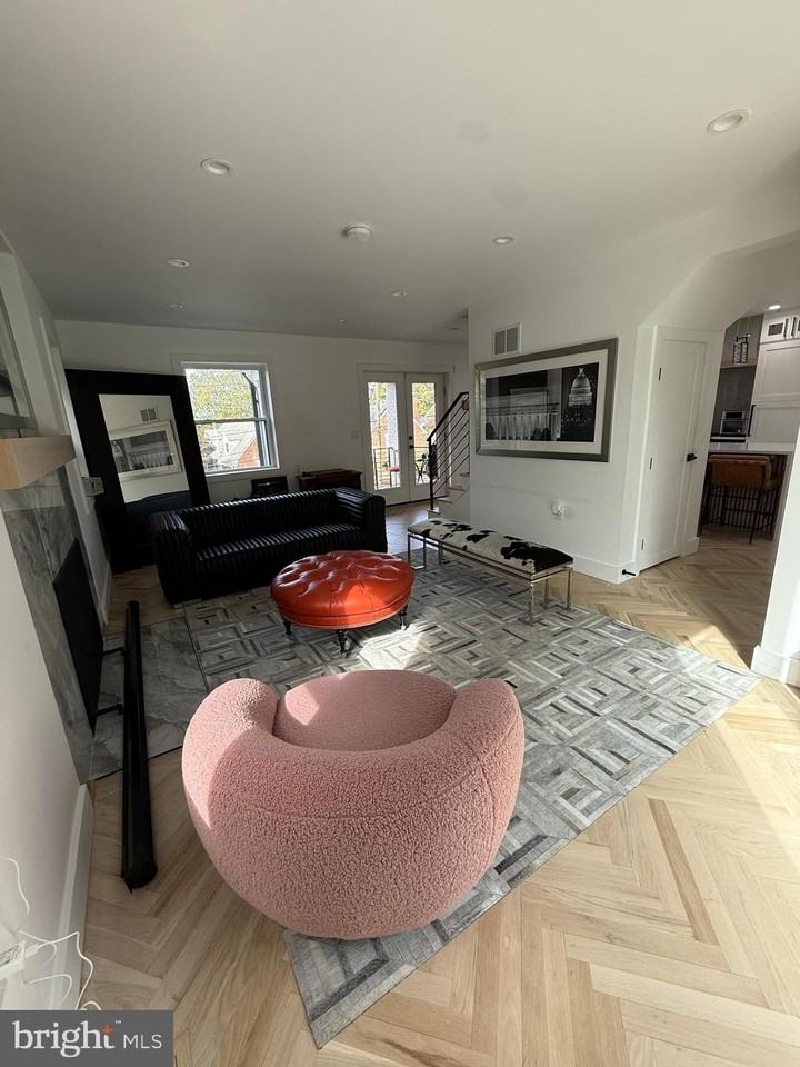 3323 Carpenter St Se - Photo 3 of 34