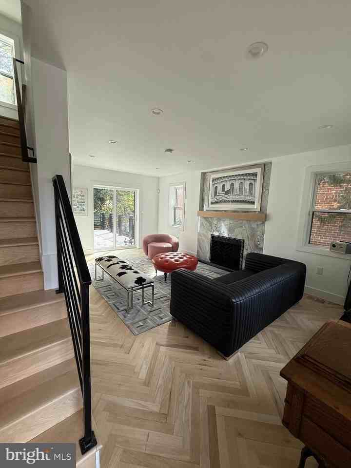 3323 Carpenter St Se - Photo 5 of 34