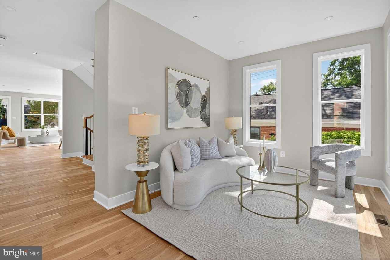 5310 Cathedral Ave Nw - Photo 5 of 50