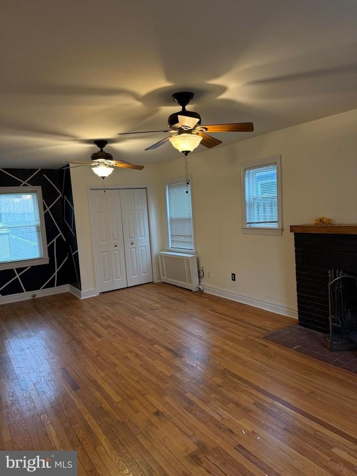 2211 32nd Pl Se - Photo 2 of 17